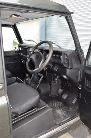 Land Rover Defender 90 TD5 County